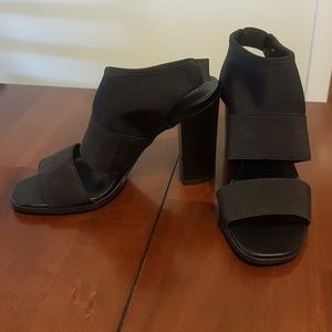 🎄 NWOT Vera Wang Black Heels
